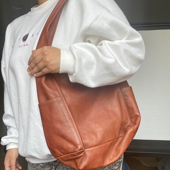 Beautiful buttery leather vintage Eileen Fisher everyday tote bag. - Picture 5 of 5